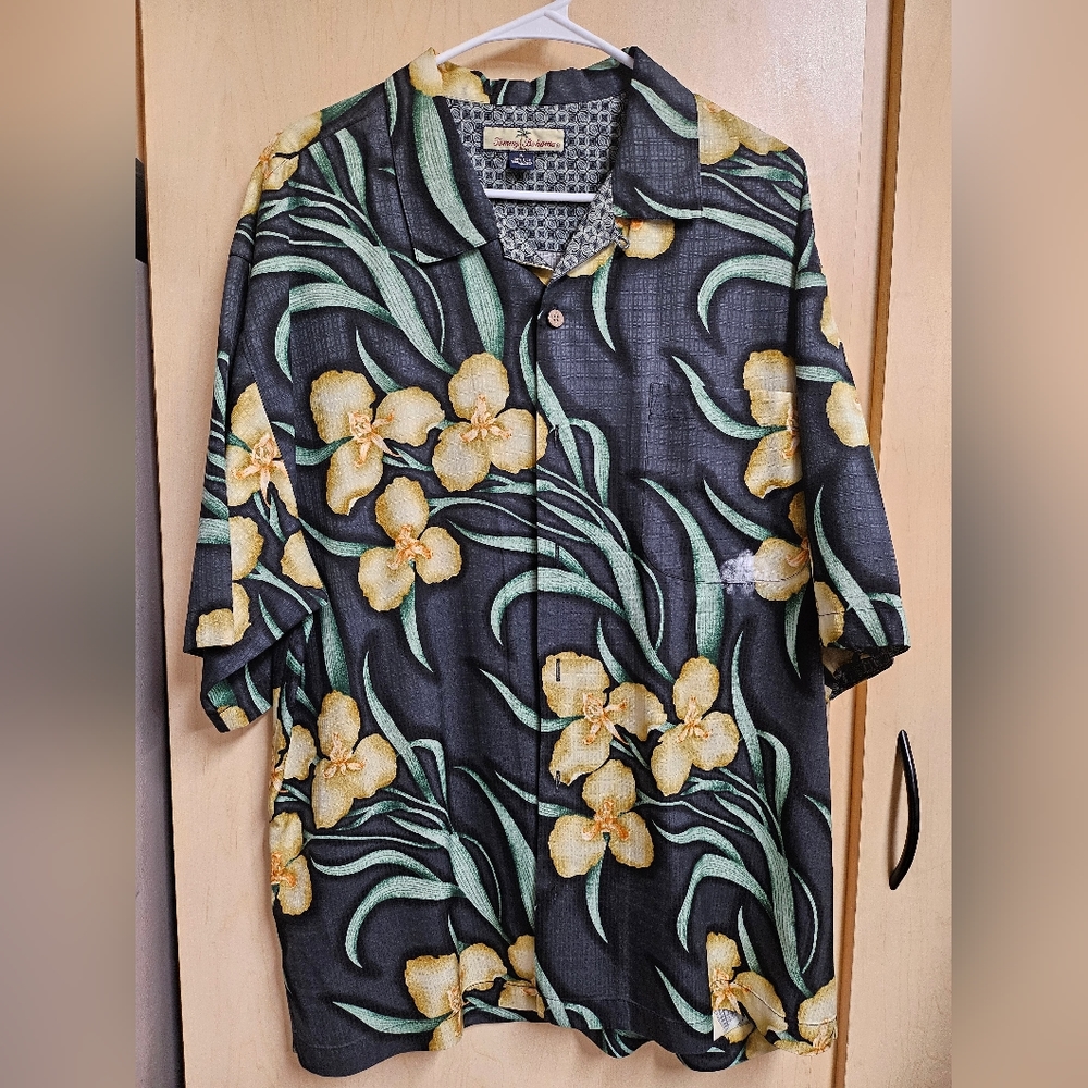 Mens 100% silk Tommy Bahama Short Sleeve Button Down Size XL